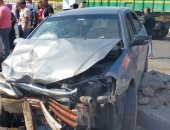 إصابة 5 أشخاص فى حادث تصادم سيارتين على محور الأوتوستراد.. صور