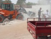 إزالة 14 حالة تعدى على أراضى أملاك الدولة وأراضي زراعية بإسنا.. صور