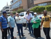 محافظ بورسعيد يتابع سير العمل في تطوير شوارع ومناطق حي الزهور.. صور