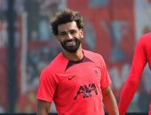 ابتسامة محمد صلاح تتصدر مران ليفربول قبل كلاسيكو مانشستر يونايتد.. صور