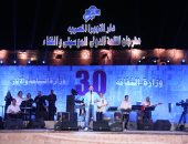 مدحت صالح يُحيي حفلا كامل العدد بمهرجان القلعة ويقدم أشهر أغانيه