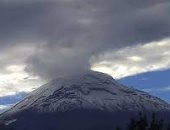لأول مرة هذا العام.. ثوران بركان "بيتون دى لا فورنيز" الفرنسى 