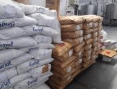 ضبط نصف طن لبن بودرة مجهول المصدر وكيماويات بحملات تموينية بالعاشر 