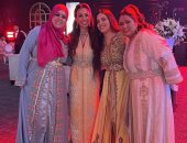 الصور الأولى من حفل زفاف عبد الفتاح الجريني وظهور شقيقاته بالزي المغربي