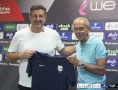 فيتوريا يزور نادي إنبي ويجتمع بفييرا .. صور