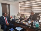 جمال علام يعقد جلسة مع جمال محمد على مدير إدارة المدربين باتحاد الكرة