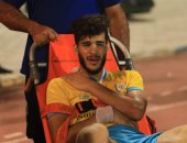 نقل محمد نصر مدافع الإسماعيلى إلى المستشفى بعد الإصابة أمام إيسترن