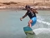 آسر ياسين يستمتع بممارسة التزلج على المياه.. فيديو وصور