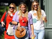 جينيفر لورانس بصحبة صديقتها فى نيويورك بعد احتفالها بعيد ميلادها الـ 32