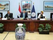 اجتماع وزير السياحة يتابع استعدادات الوزارة لاستضافة مصر لمؤتمر "COP 27"