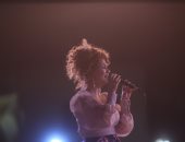 لينا شاماميان ترفع لافتة كامل العدد بحفل مهرجان القلعة