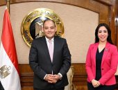 النائبة غادة على تلتقى وزير الصناعة والتجارة.. صور