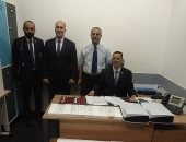 "جمارك المطار" تضبط راكبا بحوزته مواد مخدرة وآخر حاول تهريب ساعات ذكية