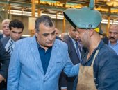 وزير الدولة للإنتاج الحربى يتفقد شركة حلوان للآلات والمعدات.. صور  
