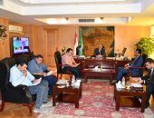 محافظ الفيوم يطالب بإعداد جدول تفصيلى بعدد محطات الصرف الصحى بحياة كريمة