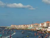 فرق الحماية المنتشرة تنقذ 58 حالة من الغرق بشاطئ رأس البر وتعيد 213 طفلا ضالا