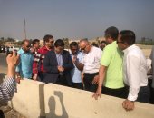 ‫وزير الرى يصل بنى سويف لتفقد مشروعات حماية قرية سنور من السيول