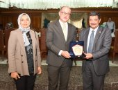 الطاقة الذرية تبحث مع جامعة عين شمس تأهيل الخريجين لسوق العمل