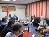 نائب وزير الإسكان يعقد اجتماعا مع مسئولى الجهاز التنفيذى لمياه الشرب والصرف الصحى