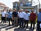 وزير الإسكان يتفقد نماذج الوحدات والفيلات بمدينة المنصورة الجديدة