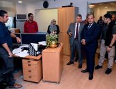 وزير التجارة والصناعة يقوم بزيارة مفاجئة لمركز تحديث الصناعة
