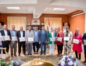 رئيس جامعة بني سويف يستقبل العاملين الحاصلين على برنامج مكافحة الفساد