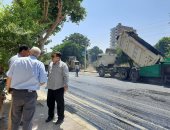 رصف منطقة حوض التلاتين وكورنيش ترعة نجع حمادى بحى غرب سوهاج.. صور