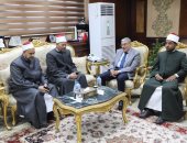 محافظ المنيا يستقبل وفد قافلة "الدعوة" بمركز البحوث الإسلامية لدعم الفكر الوسطى