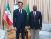 سفير مصر بمالابو يبحث مع وزير خارجية غينيا التعاون الثنائي بمجالات الغاز