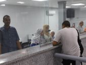 القوى العاملة تتابع سير العمل بوحدة خدمات العمالة المصرية بالخارج.. صور