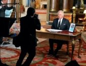 لقطة عاطفية للملك تشارلز من كواليس أول كلمة له بعد وفاة الملكة إليزابيث.. فيديو