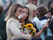 توافد عشرات الآلاف على القصر الملكى قبل إعلان الملك تشارلز ملكا رسميا.. صور