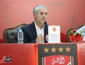 كولر ولاعبو الأهلي يراقبون مباراة اتحاد المنستيري والجيش الرواندي