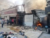السيطرة على حريق بأحد محلات مهرجان التسوق بحي شرق شبرا الخيمة.. صور