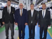 محافظ بورسعيد يلتقي سفير اليابان لدى مصر خلال زيارته لمصنع الضفائر الكهربائية