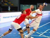 الزمالك يتقدم على الأهلى 13 /11 فى الشوط الأول بختام سوبر اليد.. صور