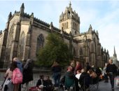 مشاهدة نعش الملكة إليزابيث فى أسكتلندا وموكب بقيادة تشارلز أبرز أحداث اليوم