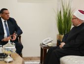 وزير التنمية المحلية يستقبل مفتى الجمهورية لبحث التعاون المشترك