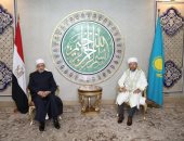 مفتى كازاخستان لشيخ الأزهر: زيارتكم يوم عيد لنا.. صور