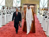  أمير قطر يستقبل الرئيس السيسى فى مطار حمد الدولى بالدوحة .. فيديو 