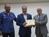 محافظ بورسعيد يعقد لقاء مع مديرى المدارس الابتدائية والإدارات التعليمية