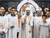 مطران إيبارشية طيبة للأقباط الكاثوليك يترأس قداس عيد النيروز مع أبناء وفتيات الرعية