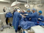 رئيس الفريق الطبى لجراحة إصلاح اعوجاج بالعمود الفقرى: المريضة عانت من انحناء 60%.. فيديو