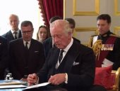 الملك تشارلز يشكر موظفي خدمات الطوارئ البريطانية لعملهم خلال فترة الحداد