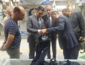 نائب محافظ بورسعيد وسفير أوزباكستان يتفقدان عددا من المصانع.. صور