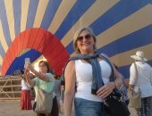 رحلات البالون الطائر ترسم البهجة على وجوه السائحين بالأقصر