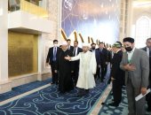 شاهد.. استقبال المصلين لشيخ الأزهر فى أكبر مساجد آسيا