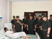 رئيس الأركان يزور مصابى العمليات الحربية بالمجمع الطبى للقوات المسلحة بكوبرى القبة