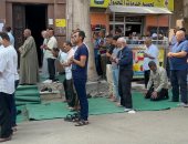 أهالى منطقة القبارى بالإسكندرية يؤدون صلاة الجنازة على شقيق أحمد شيبة