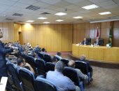 محافظ المنيا يبحث مع رئيس جهاز تعمير الوادي موقف مشروعات "حياة كريمة"